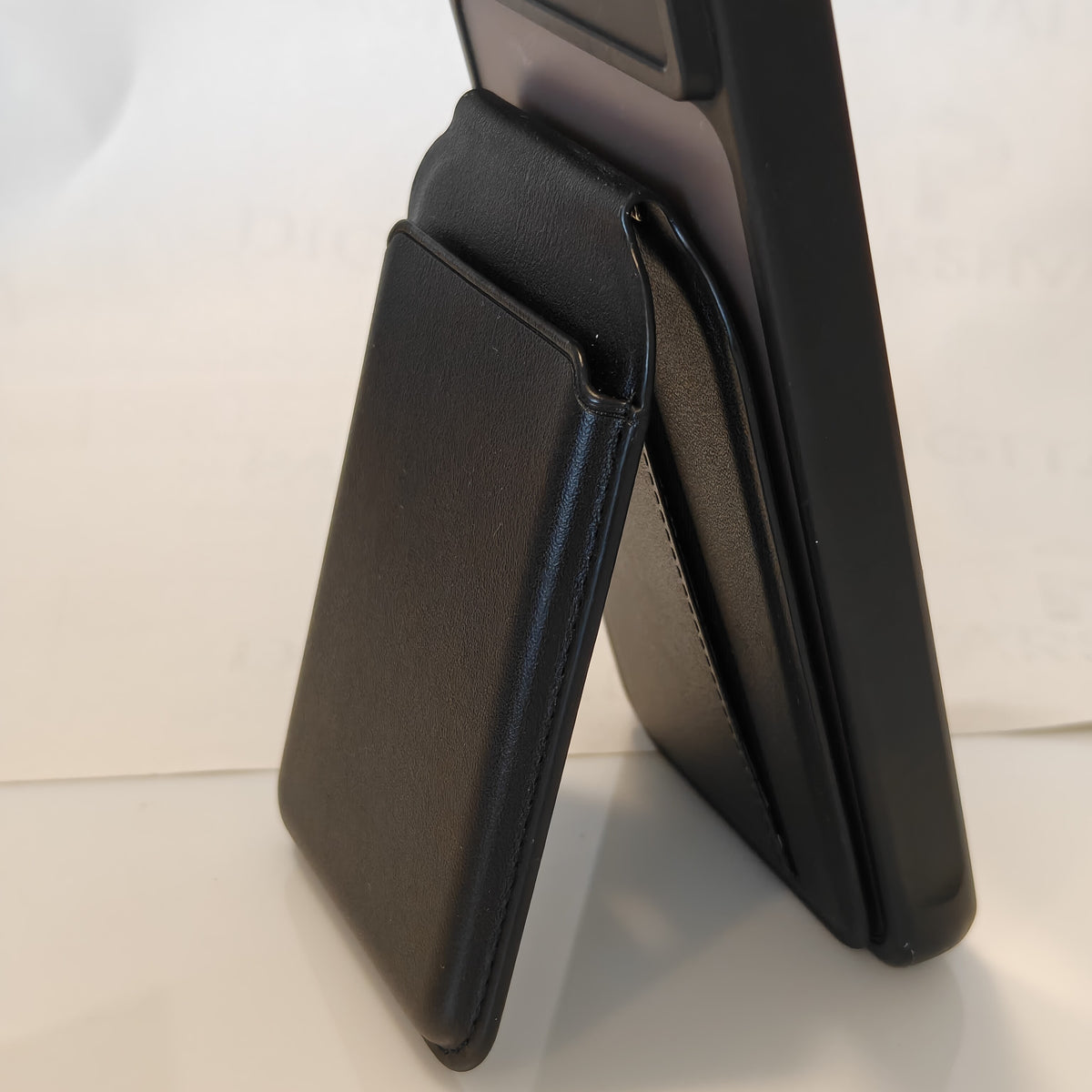 Magsafe wallet (Hinge Design)
